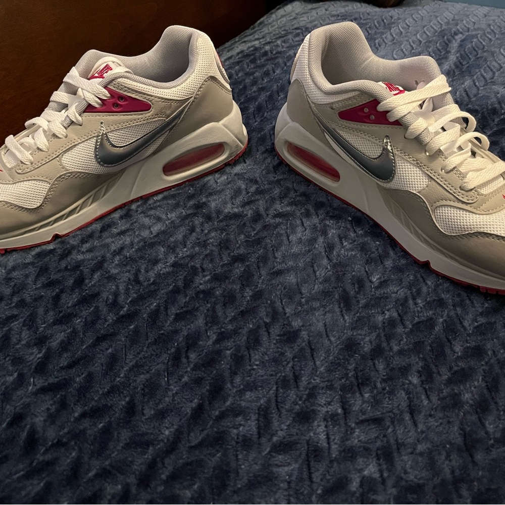 Nike White Gray Pink Women's Running Sneakers - Picture 5 of 5